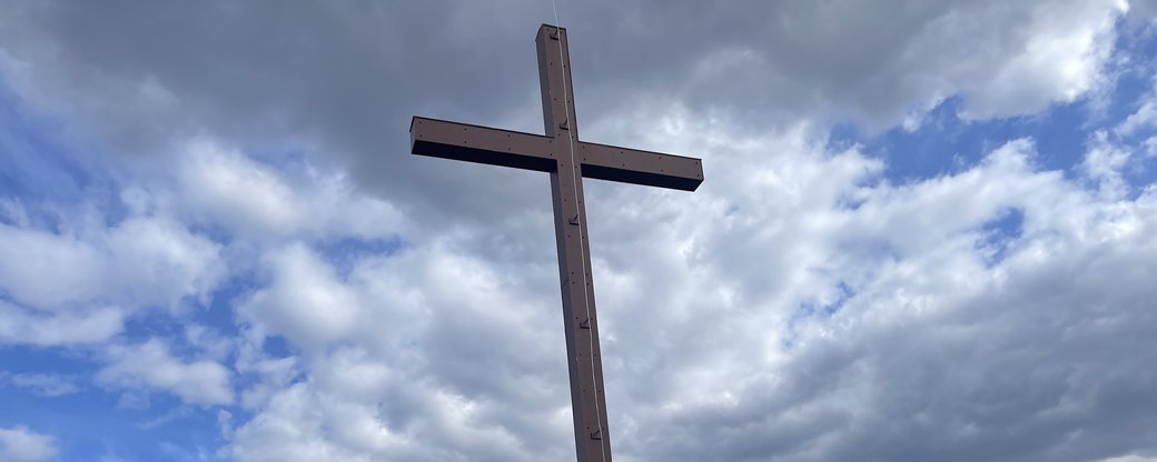 В місті Перечин 10 квітня освятили відреставрований хрест на горі Гурка.


