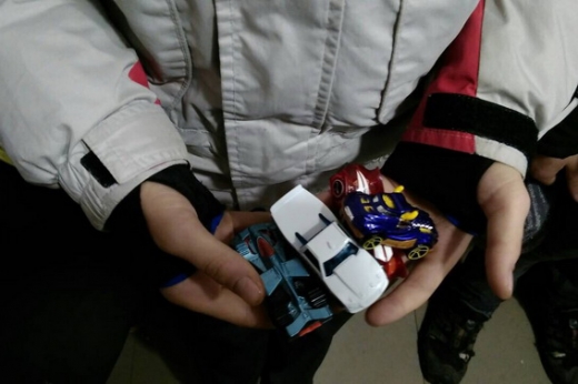 Правоохоронці Виноградівського відділення поліції встановлюють обставини крадіжки дитячих іграшок з магазину побутової хімії. За даним фактом відкрили кримінальне провадження.