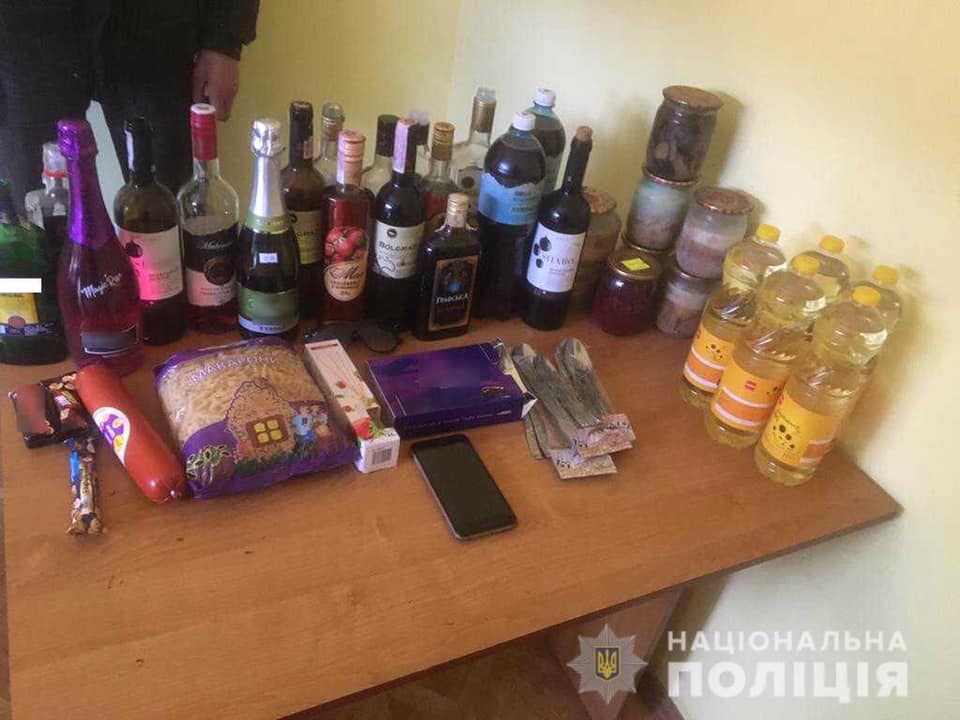 Сьогодні, 26 березня, до Дубівського відділення поліції надійшло повідомлення про крадіжку з будинку у селі Калини Тячівського району.