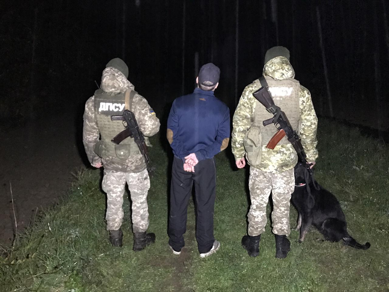 Гражданин Молдовы, который пытался незаконно въехать в Венгрию, был задержан минувшей ночью военнослужащими отдела пограничной охраны «Лужанка» мукачевского отряда.