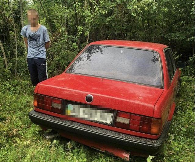 У селі Кольчино Мукачівського району два раніше судимі молоді чоловіки викрали з подвір’я автомобіль марки «BMW».