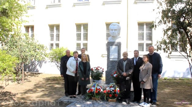 Известного закарпатского будителя почтили обновленным памятником и творческой встречей в Виноградове / ВИДЕО
