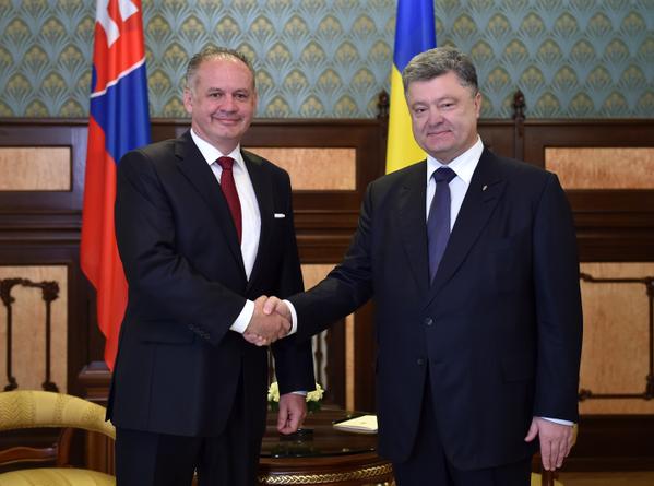 Президент Украины Петр Порошенко заявил, что сотрудничество со Словакией в энергетической сфере позволила остановить монополию «Газпрома». 