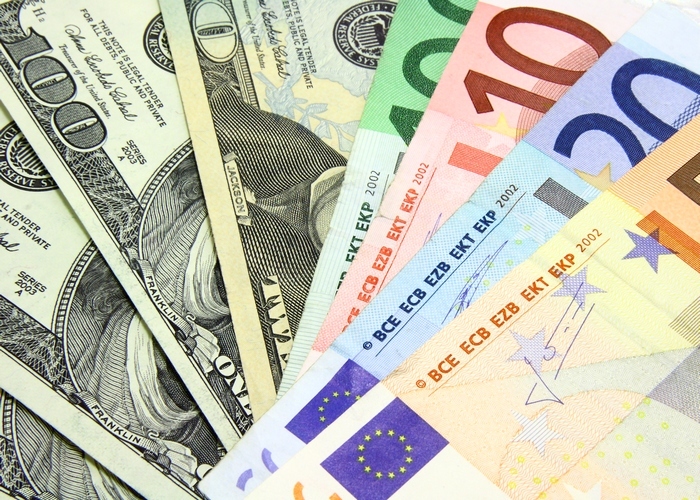 Євро подешевшав до 30,31 гривні.