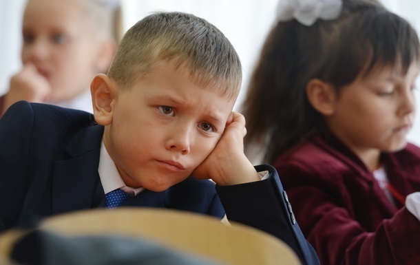 Найбільша кількість шкіл, де ведеться викладання недержавною мовою в Україні, зберігається за російськими.
