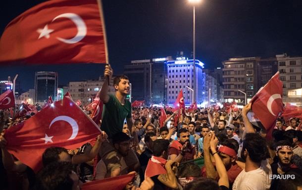 Уряд Туреччини відновив контроль над усією територією країни після невдалої спроби військового перевороту, повідомило джерело у силових відомствах країни, пише Reuters.