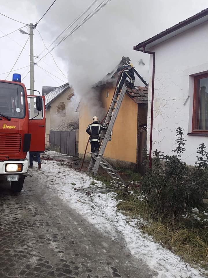 11 січня, на вулиці Араня Яноша в Берегові сталася пожежа у приватному будинку, де перебувала дитина. 