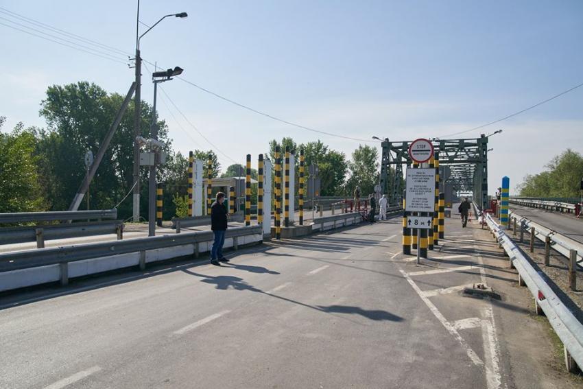 Генеральное консульство Венгрии в Ужгороде сообщило о пересечении границы в связи с ремонтными работами на пограничном мосту контрольно-пропускного пункта 