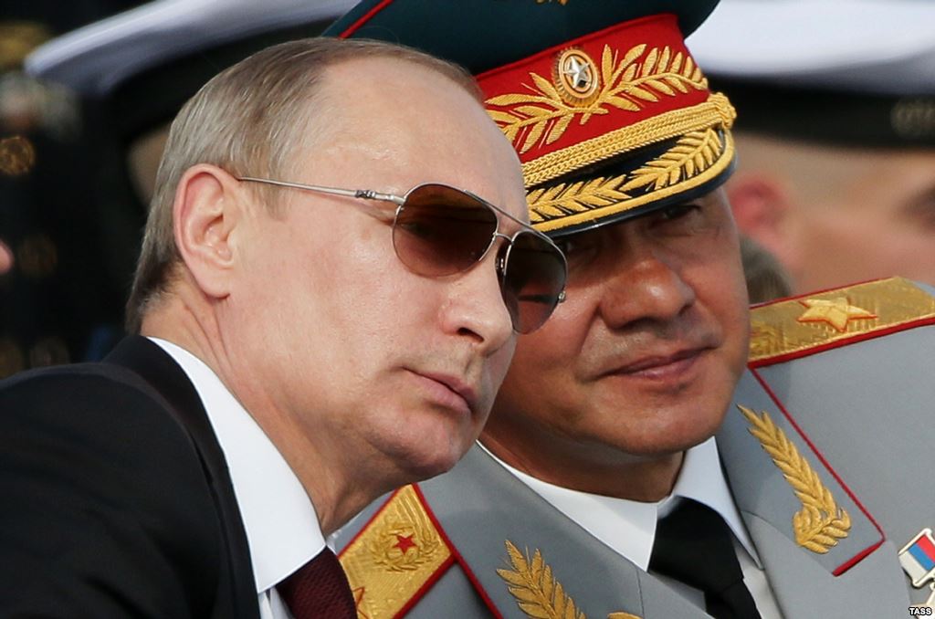Міністр оборони - один із тих, хто найдовше знаходиться при владі в Росії і користується значною популярністю. 
