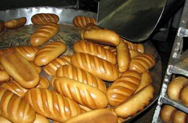 65 суб’єктів господарювання отримали від Закарпатського обласного відділення Антимонопольного комітету обов’язкові для розгляду рекомендації щодо приведення цін на хліб до обґрунтованого рівня.