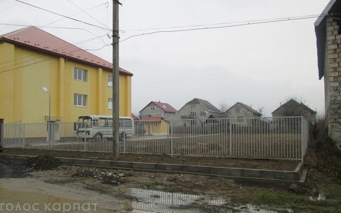 В селе Веряця на Виноградовщине разгорелся земельный конфликт, на фоне которого состоится открытие детского сада.