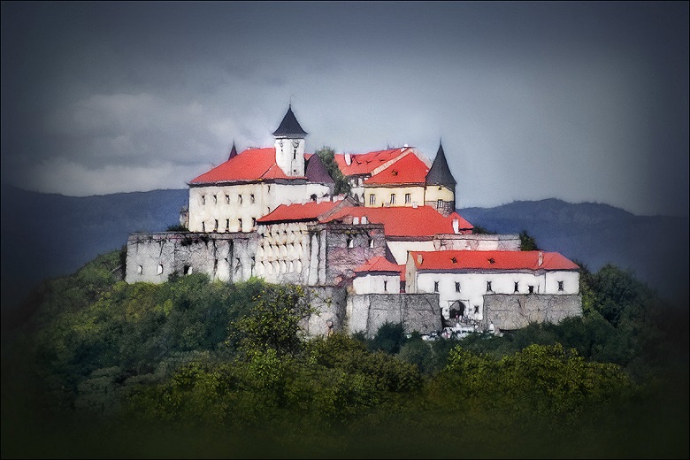 В Україні можна знайти чимало замків і палаців. Які з них варто відвідати в першу чергу? Пропонуємо добірку з 10 таких місць.