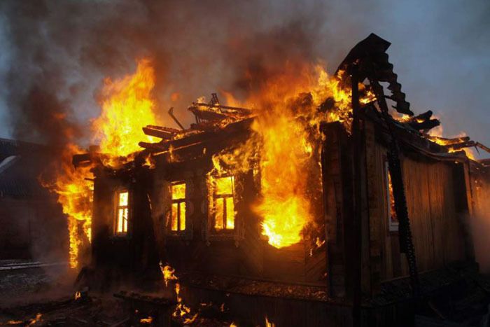 Утром 04-го февраля горело в дворогосподарстві 51-летнего жителя г. Виноградов. Возгорание в пристройке к жилому дому обнаружил сам владелец, который утром занимался по хозяйству. 