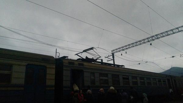 Електричка Сянки-Мукачево запізнилася через обрив контактного проводу.