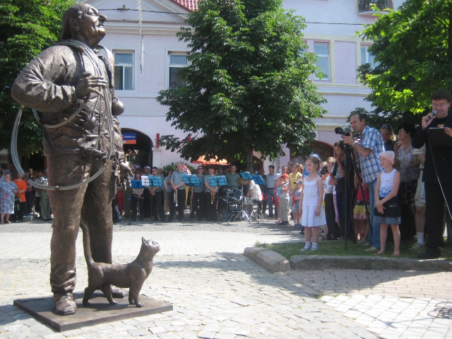 День народження Мукачівського сажотруса відзначали всім містом / ВІДЕО