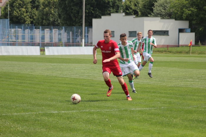 Завершальний 18-й тур у чемпіонаті дитячо-юнацької футбольної ліги приніс тріумф ужгородській команді СДЮСШОР U-14.