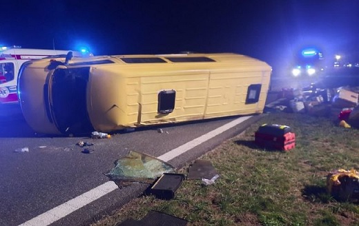 У Польщі сталася смертельна ДТП за участю автобуса з українцями та вантажівкою - внаслідок аварії загинув 12-річний хлопчик. Трагедія сталася на автостраді А4 біля міста Тарнов.