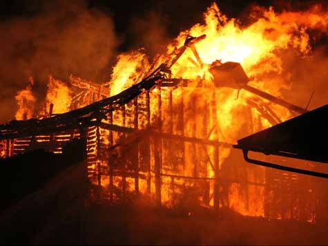 На пожежі в с. Чомонин Мукачівського району вогнеборці врятували житловий будинок і півсотні курей, повідомили в Управлінні ДСНС у Закарпатській області.
