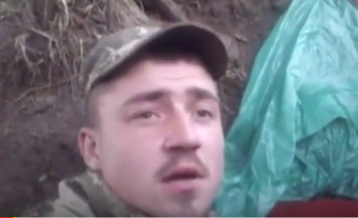 Український боєць відзняв на відео, як за два метри від нього розриваються ворожі міни.