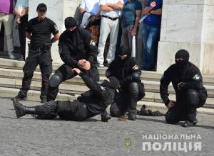 Оголошується конкурс на вісім вакансій на посаду поліцейського підрозділу поліції особливого призначення у ГУНП в Закарпатській області.
