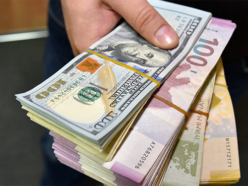 Доллар, евро и российский рубль подешевели.