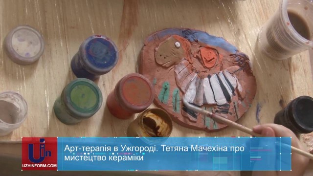 Ужгородська майстриня розповіла про арт-терапію за допомогою кераміки / ВІДЕО