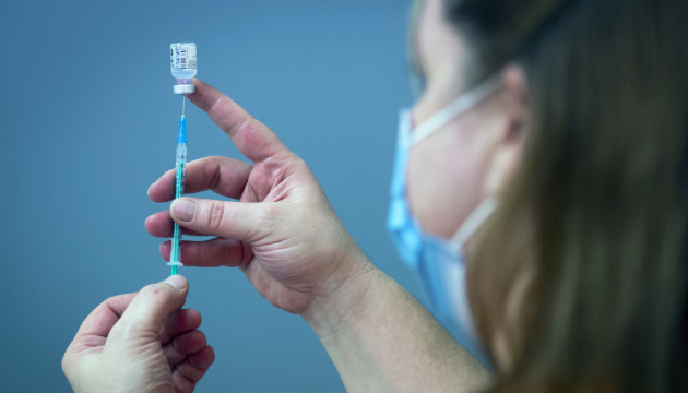 В Закарпатье готовятся к вакцинации врачей впервые в регионе от коронавируса - более 3 тысяч медицинских работников ранее согласились на вакцинацию.