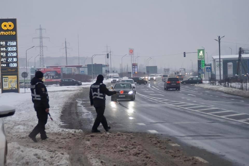 Инспекторы секторов реагирования патрульной полиции Закарпатья тщательно следят за ситуацией с соблюдением правил безопасности дорожного движения в регионе.