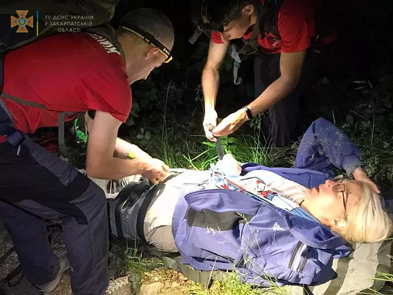 За выходные закарпатские горные спасатели четыре раза выезжали на поиски и оказание медицинской помощи туристам, заблудившимся в Карпатах.