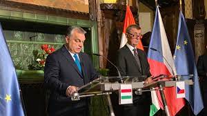 Про це керівник чеського уряду заявив у Празі на спільній прес-конференції з Віктром Орбаном після перемовин на віллі Крамар.
