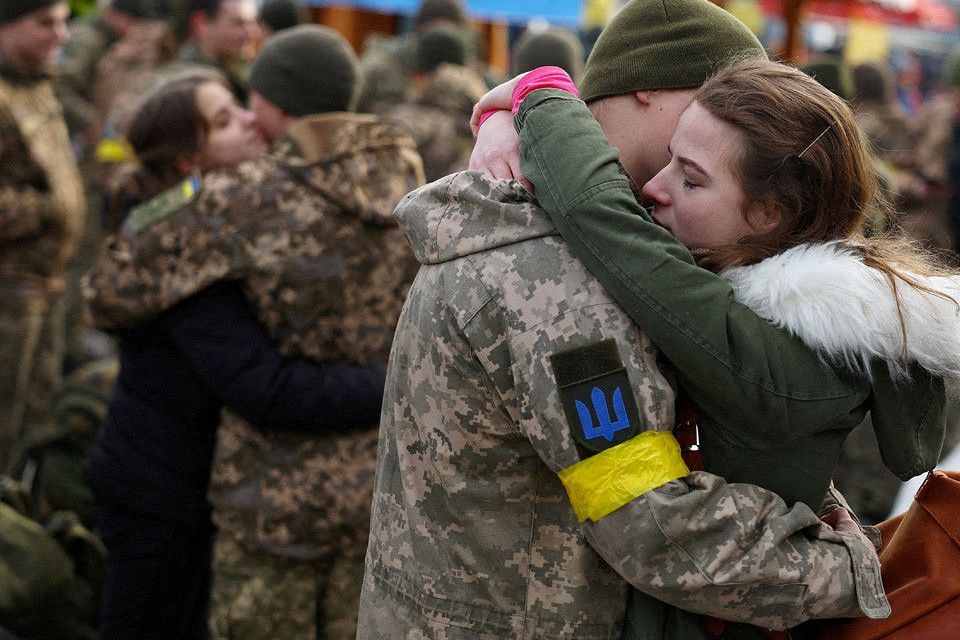 Верховна Рада України дозволила військовослужбовцям брати деякі види відпусток у період дії воєнного стану. 