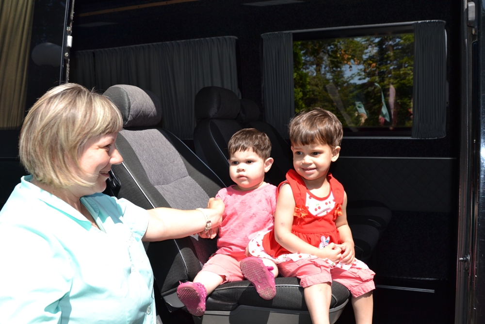 Обласний будинок дитини до теперішнього часу був вимушений транспортувати діток старим 25-річним мікроавтобусом. 
