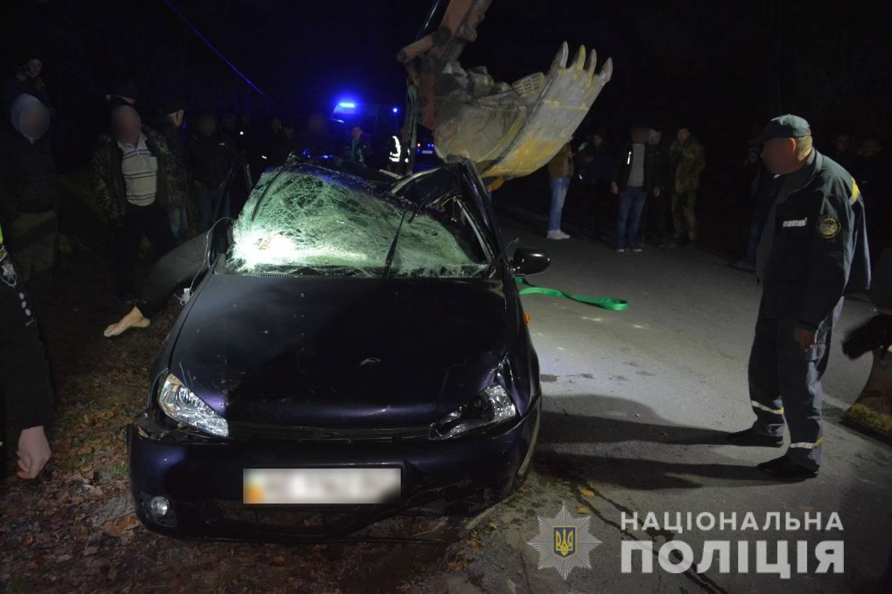 ДТП со смертельным исходом на Закарпатье: автомобиль упал в горную реку (ФОТО)
