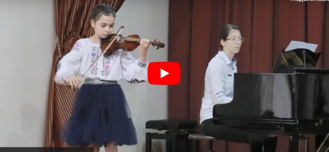 Вперше від початку повномасштабної війни в Україні учні Ужгородської музичної школи виступають на рідній сцені.