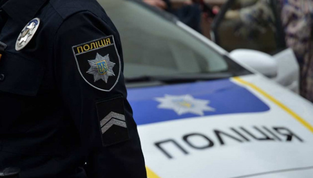 Мукачівським відділом поліції розпочато розслідування за фактом наїзду автомобіля на юнака, котрий перебігав дорогу. Вже з'ясовано попередні обставини автопригоди.
