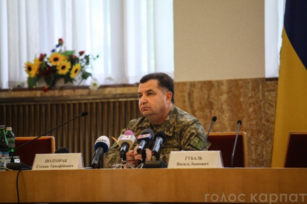 В Ужгороді проходить зустріч міністра оборони України Степана Полторака із головами ОДА, райдержадміністрацій та військовослужбовцями. 