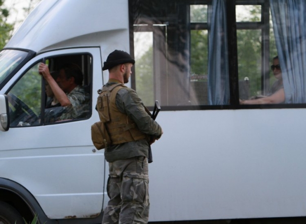 За минувшие сутки в зоне проведения антитеррористической операции на Донбассе в результате активных боевых действий погибли двое украинских военных, еще 12 получили ранения.