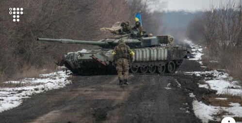 Українська армія має зараз більше танків, ніж на початку війни, тому що вона продовжує захоплювати їх у росії.
