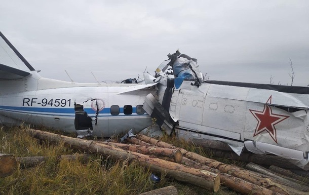 Самолет L-410 потерпел крушение сразу после взлета с аэродрома в Мензелинске. Он пролетел чуть больше километра.