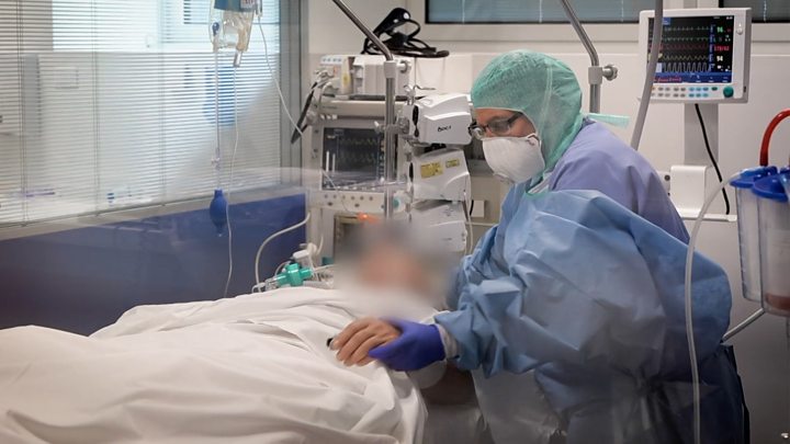 В целом в Испании от коронавирус умерли 7 340 человек.