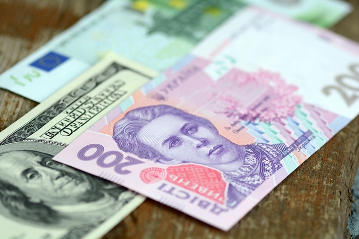 Долар - без змін, євро подорожчав, російський рубль подешевшав.