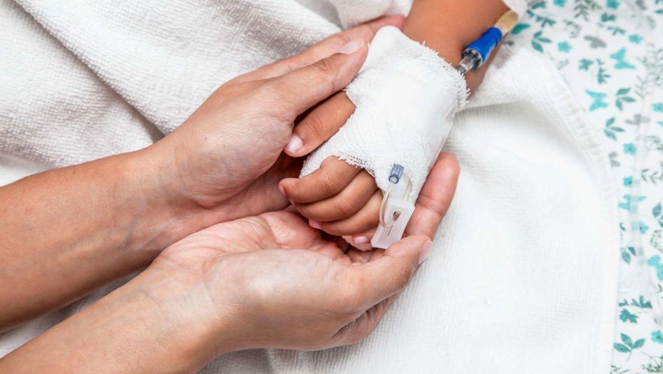 Лікарі Закарпатської дитячої обласної лікарні протягом тижня боролися за життя дитини, у якої діагностували менінгоенцефаліт невідомої етіології.


