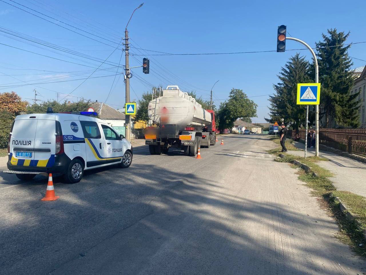 У Білоцерківському районі Київської області у вівторок, 26 вересня, вантажний автомобіль Renault на пішохідному переході збив 9-річного хлопчика.