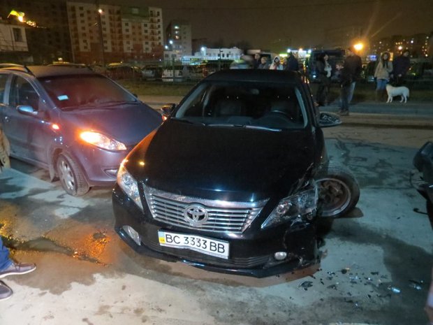 Во Львове в аварию с участием пьяного экс-начальника ГАИ попали 4 машины / ВИДЕО