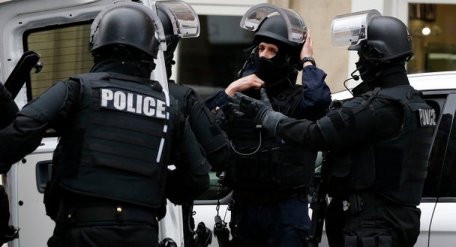 Сегодня, 23 ноября, во Франции в городе Монруж, которое расположено на северо-западе от Парижа, был найден пояс со взрывчаткой.
