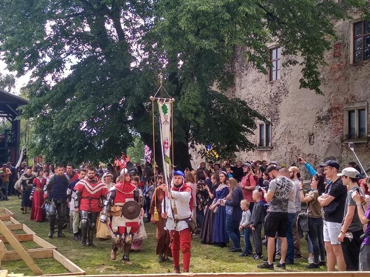 У замку Сент Міклош у селі Чинадієві біля Мукачева стартував перший день фестивалю середньовічної культури 