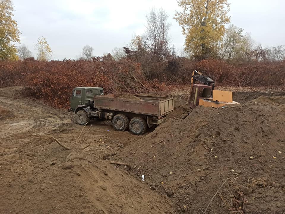Вчера, 9 ноября, полиция остановила незаконную добычу гравия с берегов реки Латорица.
