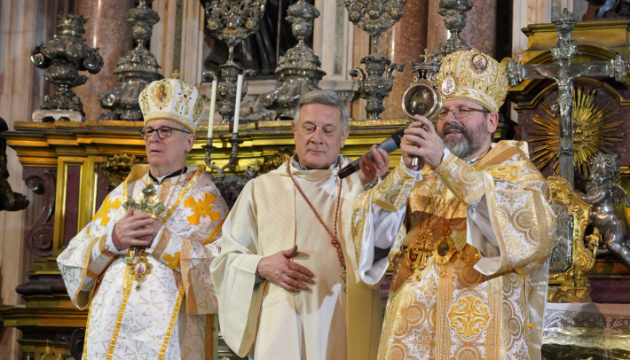 В італійському Неаполі під час відзначення 85-ої річниці Голодомору сталося диво - згусток крові святого Януарія розріджений в руках глави УГКЦ Блаженнішого Святослава.