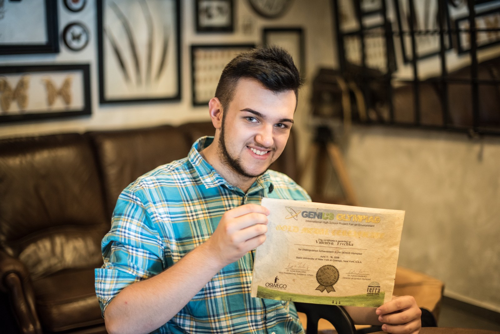 17-річний закарпатець Валентин Фречка – автор технології створення паперу з опалого листя.