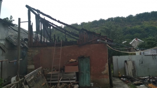 15 серпня о 05:23, у селі Оноківці Ужгородського району, на території приватного домоволодіння, що на вулиці Садовій, виникла пожежа в горищному приміщенні надвірної споруди. 